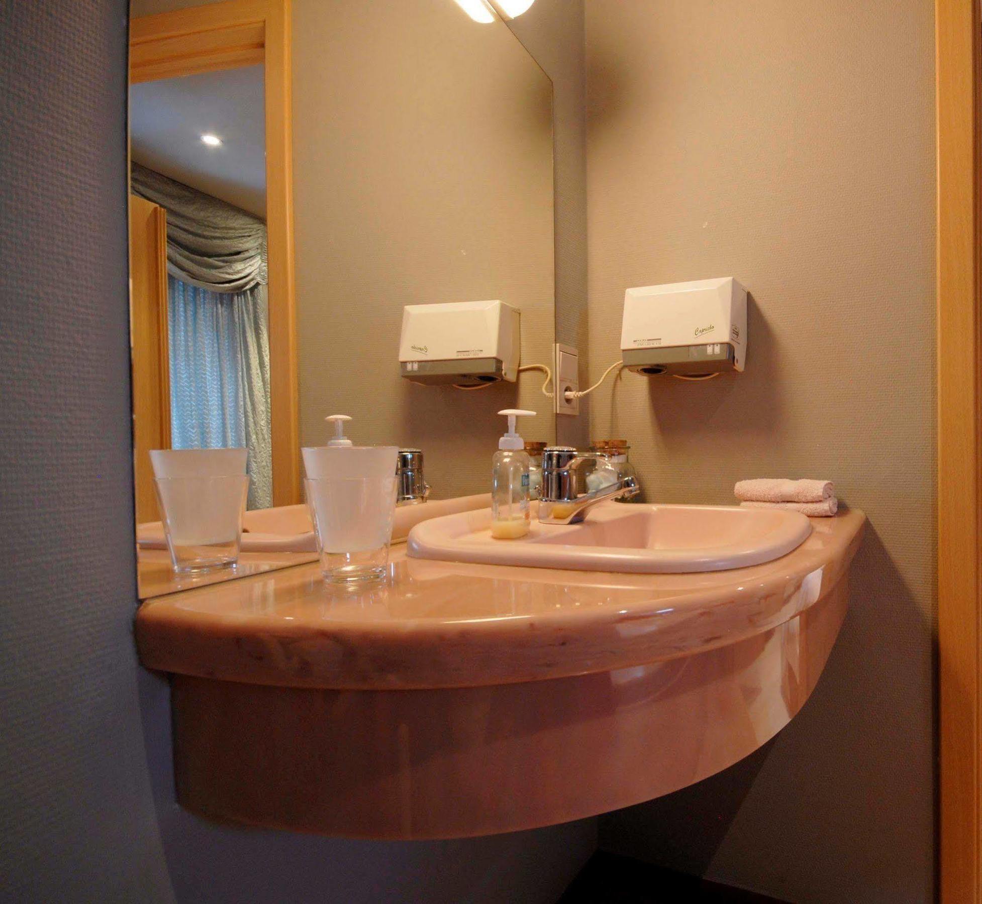 Hotel Duivels Paterke Harelbeeksestraat 29, 8500 コルト レイク エクステリア 写真
